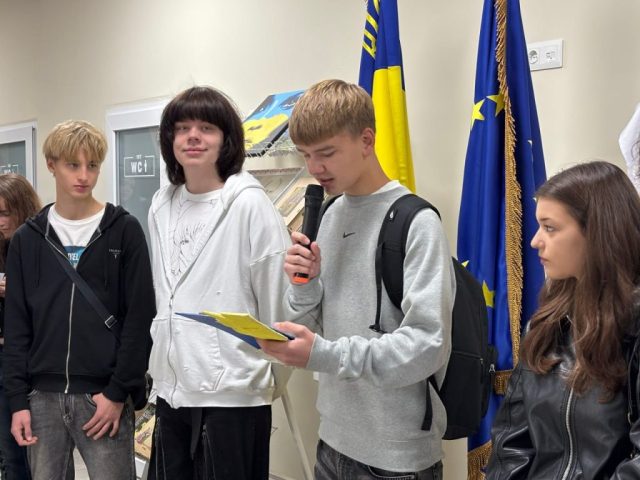 photo_5341446051044466870_y